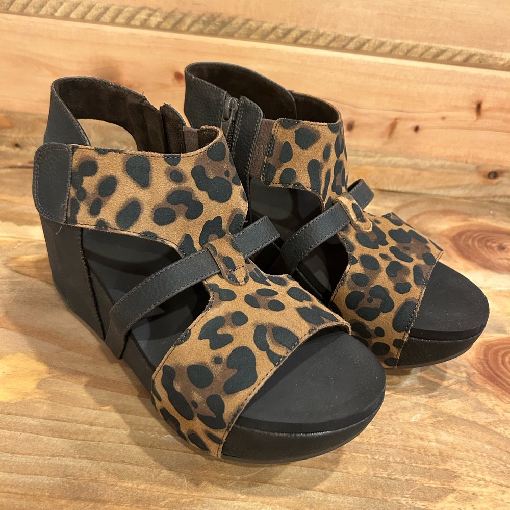 Yellow Box brand. Never worn. Size 7.